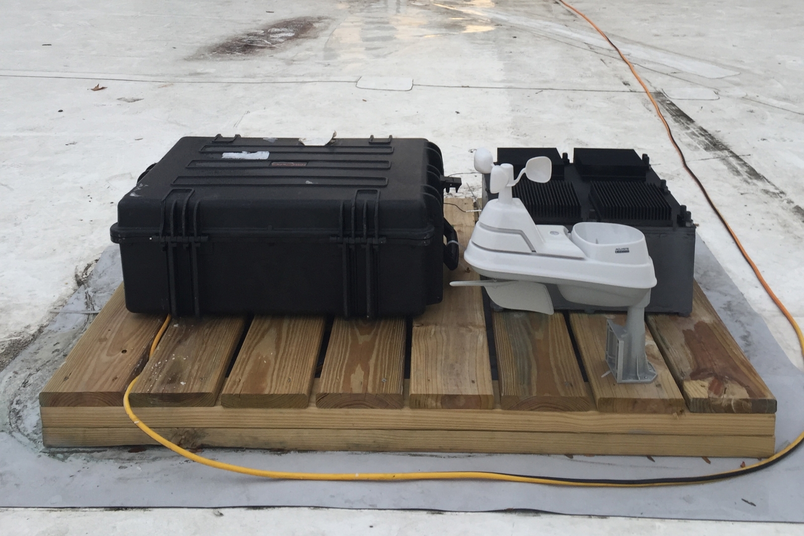 MIT engineers create energy generating device MIT engineers create energy generating device